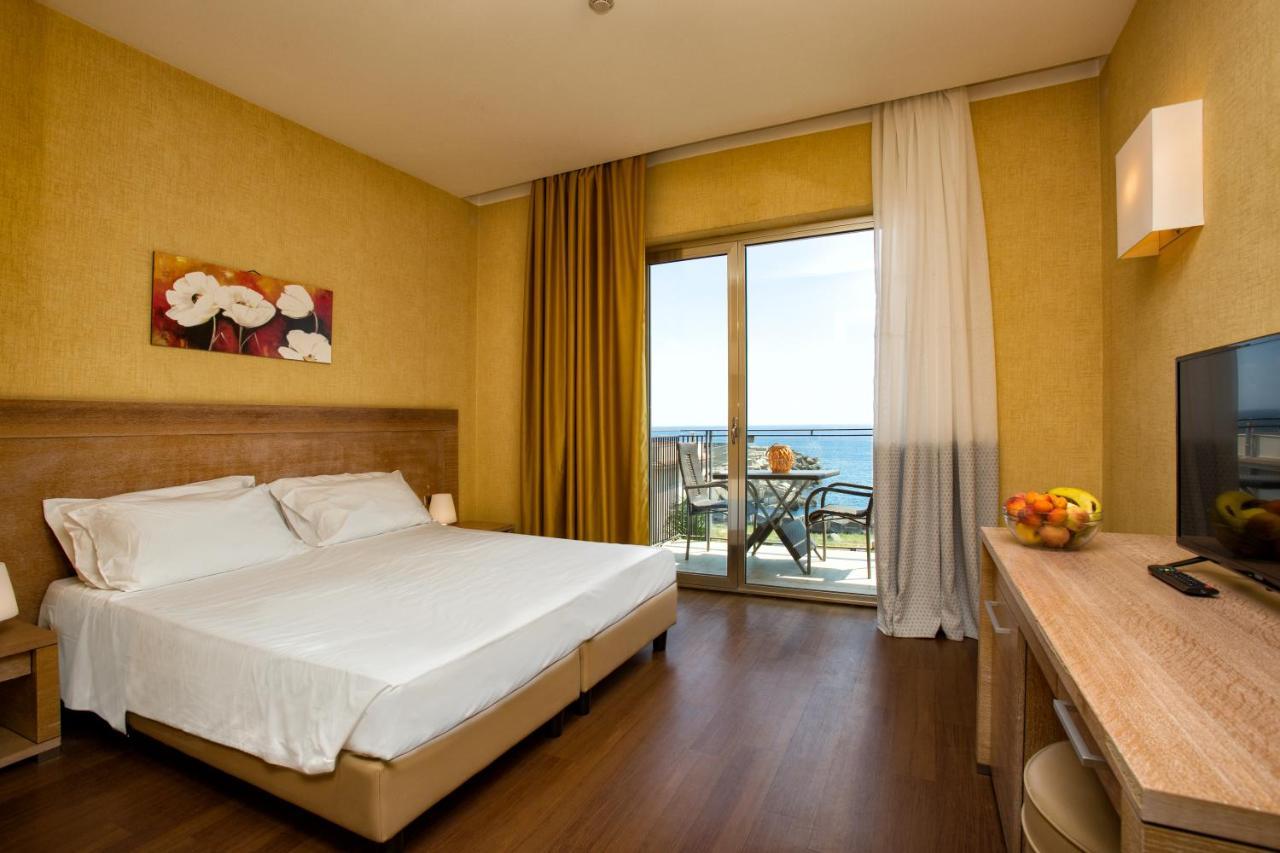 Grand Hotel Yachting Palace Рипосто Экстерьер фото