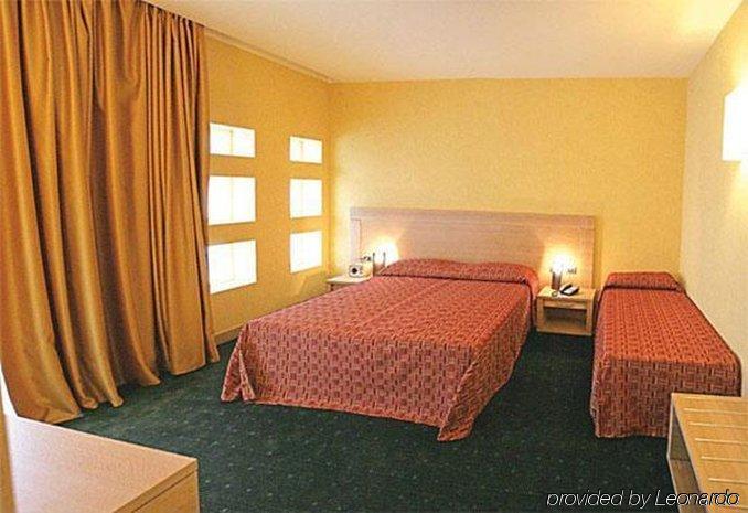 Grand Hotel Yachting Palace Рипосто Номер фото