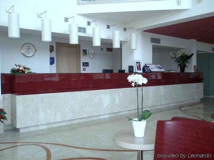 Grand Hotel Yachting Palace Рипосто Интерьер фото